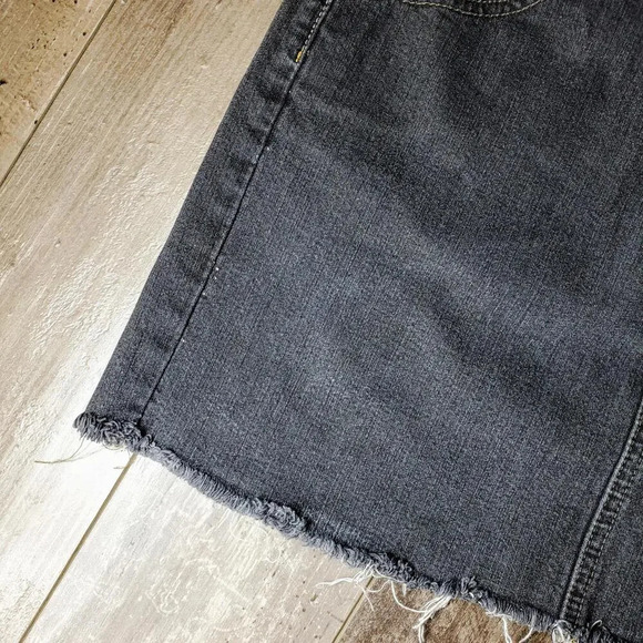 Vintage Levi's Side Slit Jean Skirt Misses Size 8 Black Distressed Raw Hem - Picture 13 of 14